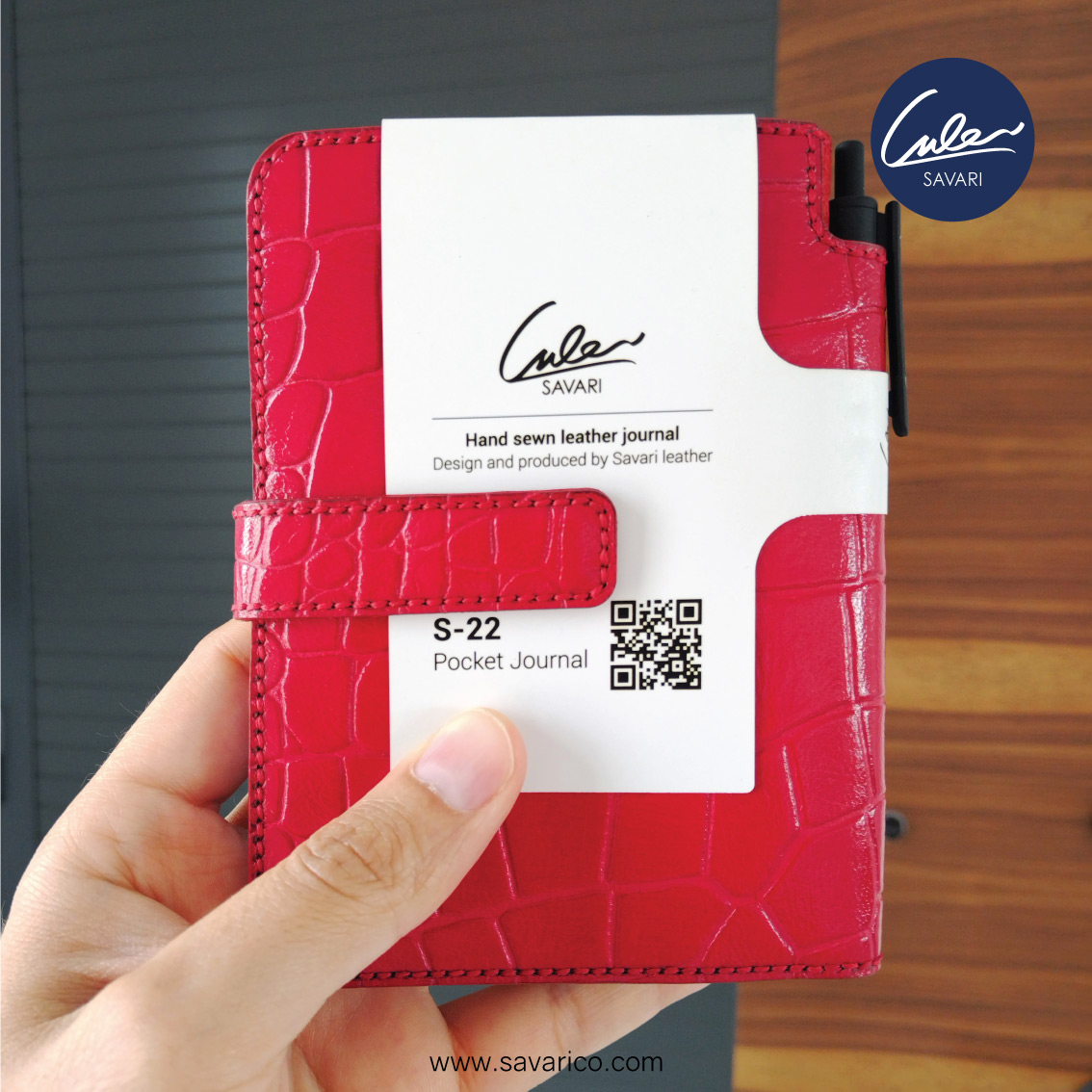 ژورنال جیبی با جلد چرم طبیعی به رنگ سال ۲۰۲۳ به همراه خودکار و دفترچه یادداشت قابل تعویض برند سواری SAVARI ( مدل S-۲۲-۰۳ )
